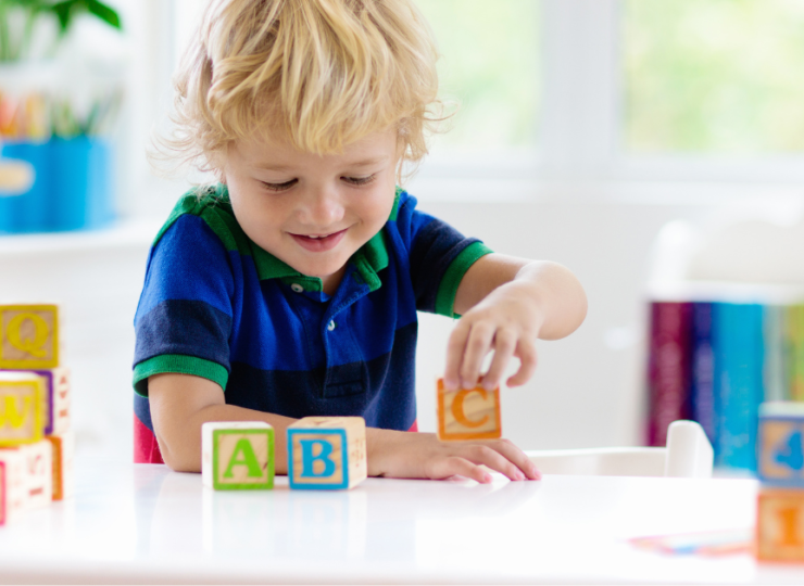 Taalstimulering bij kleuters: speel het weg in de klas!