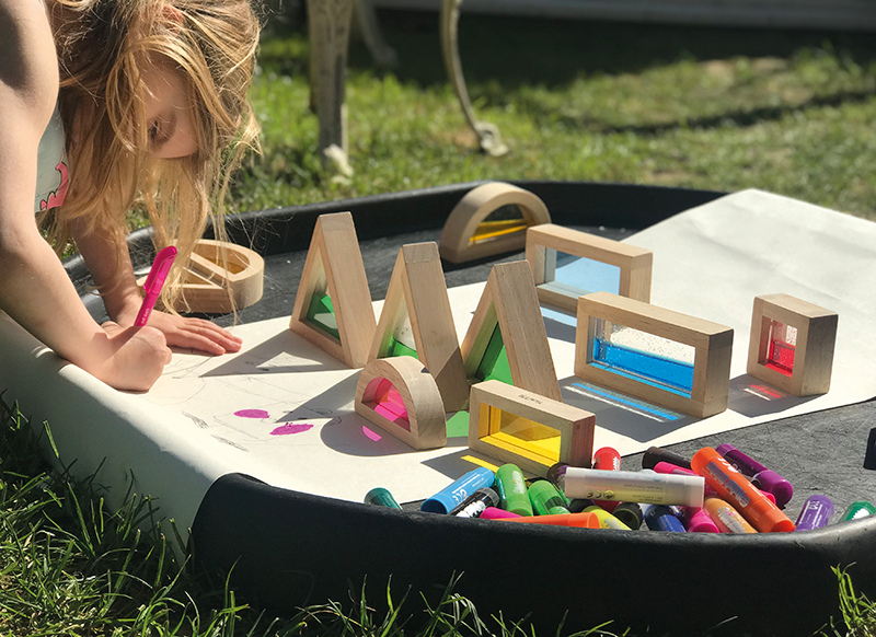 lente activiteit - shaduwen tekenen tuff tray